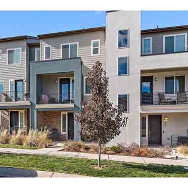 Quiet Townhome with Mountain Views