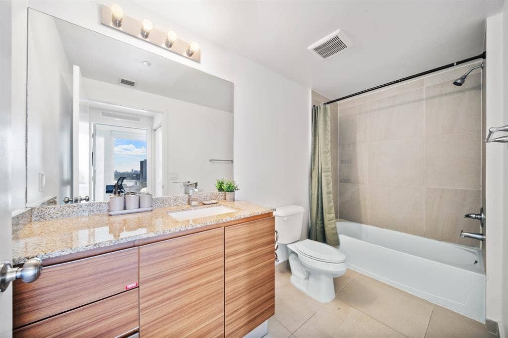 Single Bedroom in Downtown Miami