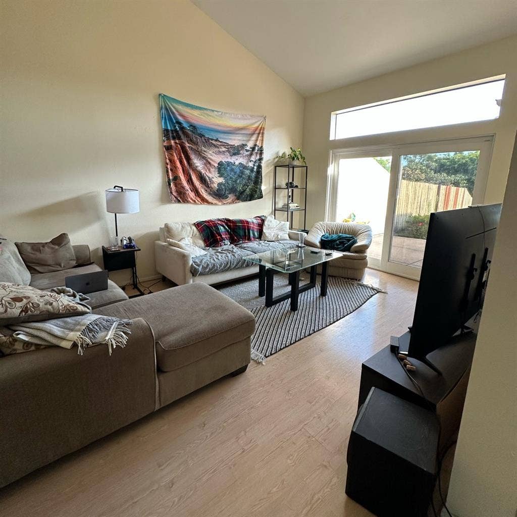 Room for rent in La Costa!