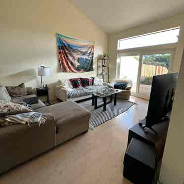 Room for rent in La Costa!