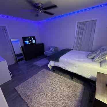 Large Furnished Bedroomm