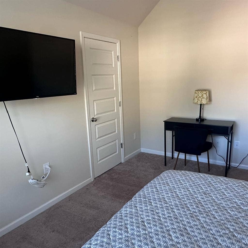 Queen Room with Flat Screen TV