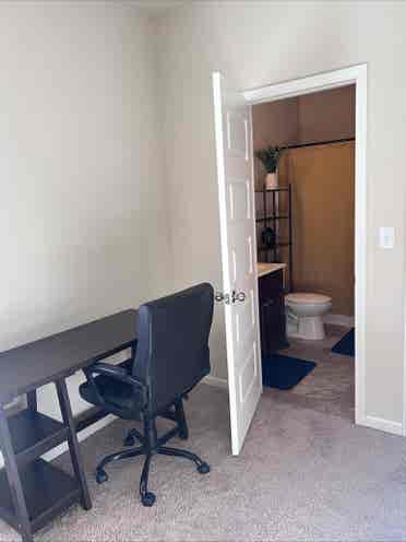Queen Room in Stonecrest w/ TV
