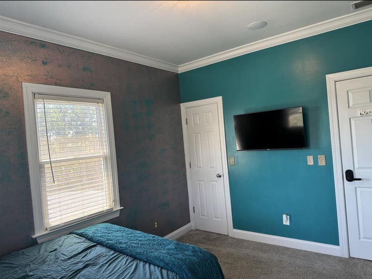 Teal Room in Lakewood for Women