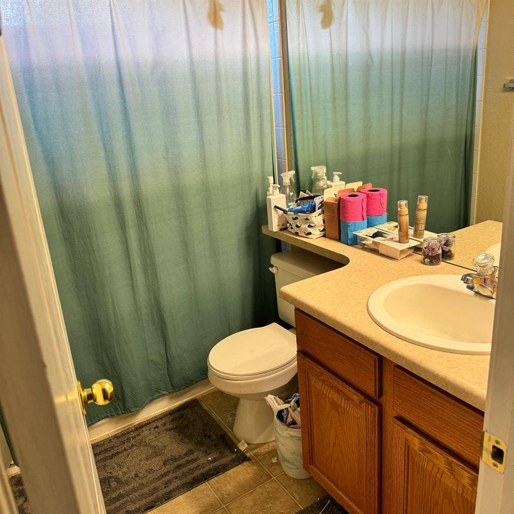 Room for rent with private bathroom