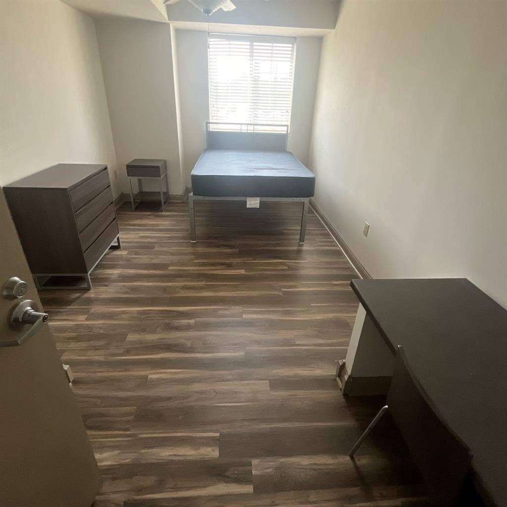 Looking to sublease apartment