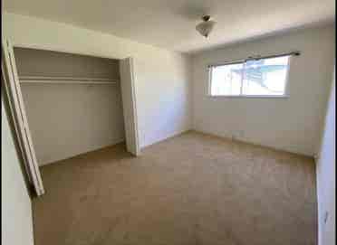 ROOM FOR RENT IN WEST HILLS