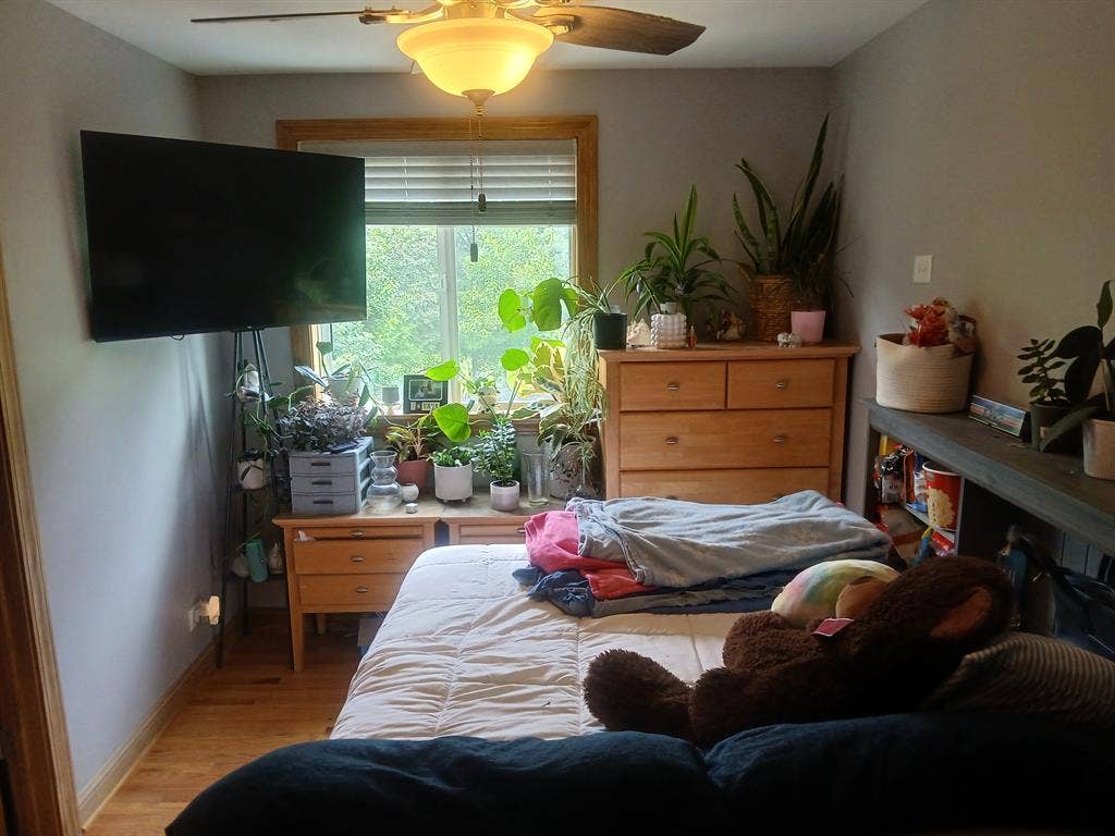 Room For Rent - PRIVATE BATHROOM!