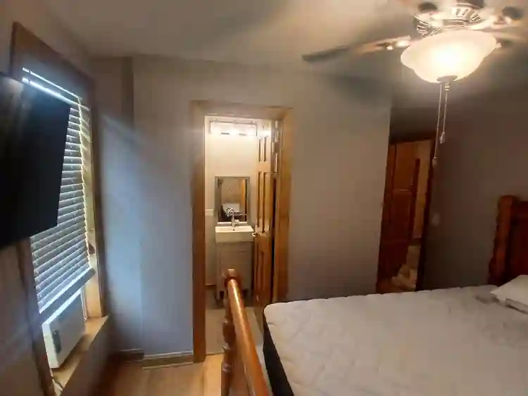 Room For Rent - PRIVATE BATHROOM!