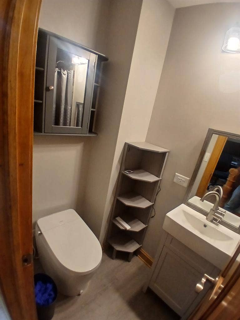 Room For Rent - PRIVATE BATHROOM!
