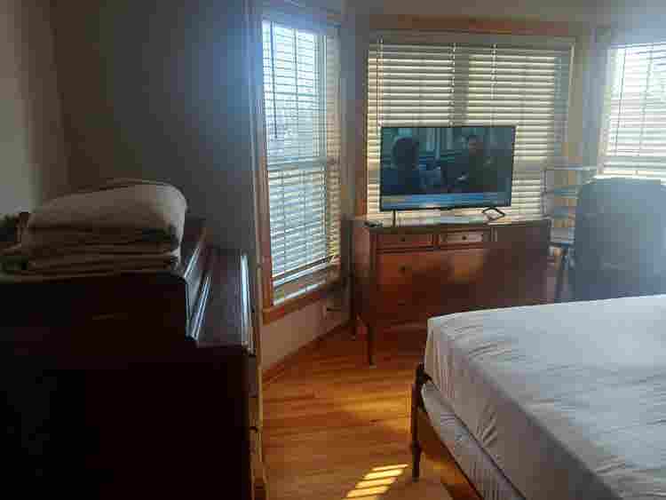 Room For Rent - PRIVATE BATHROOM !
