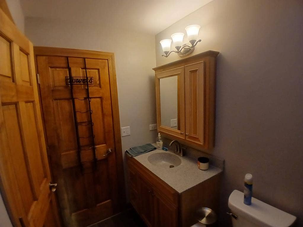 Room For Rent - PRIVATE BATHROOM!