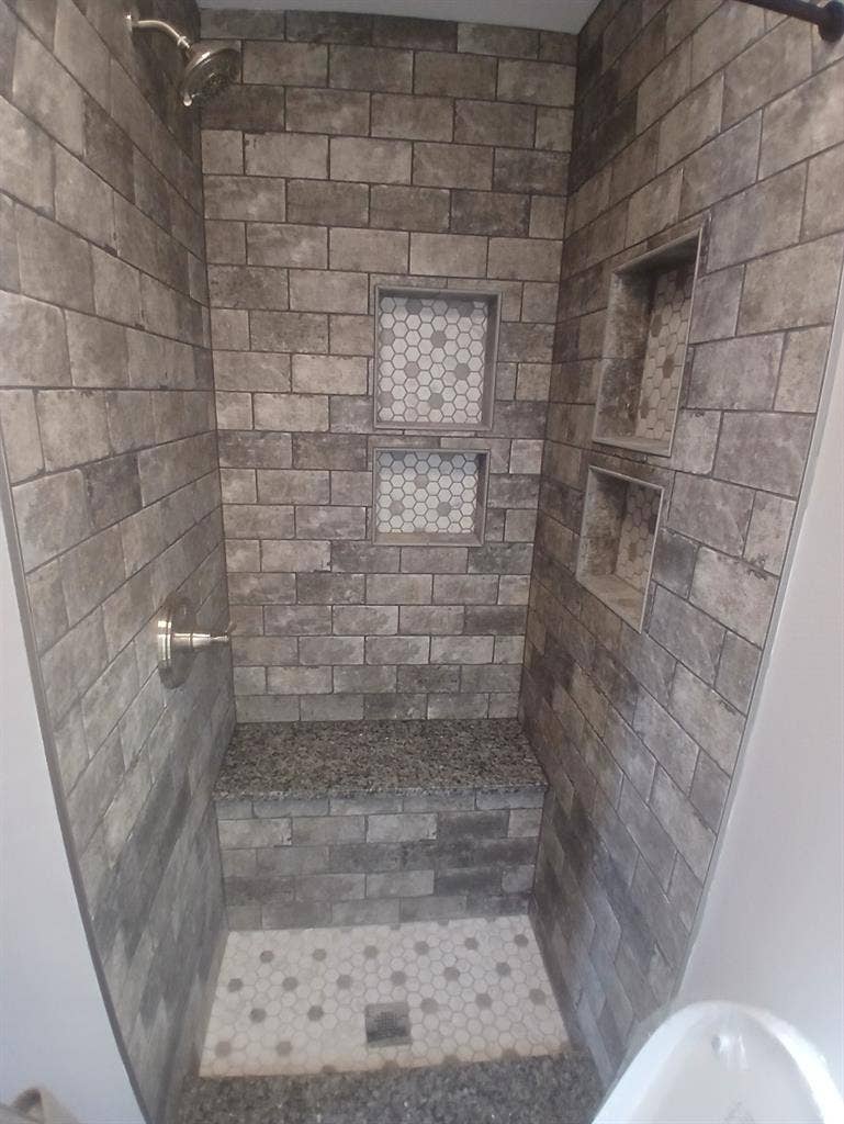Room For Rent - PRIVATE BATHROOM !