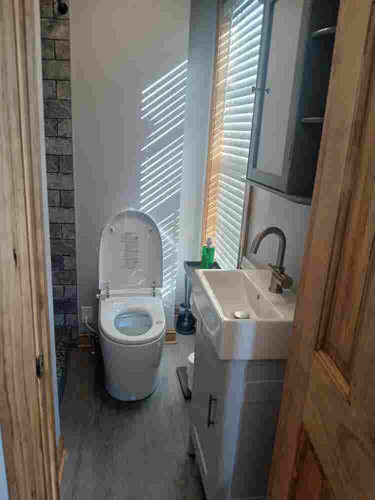 Room For Rent - PRIVATE BATHROOM !