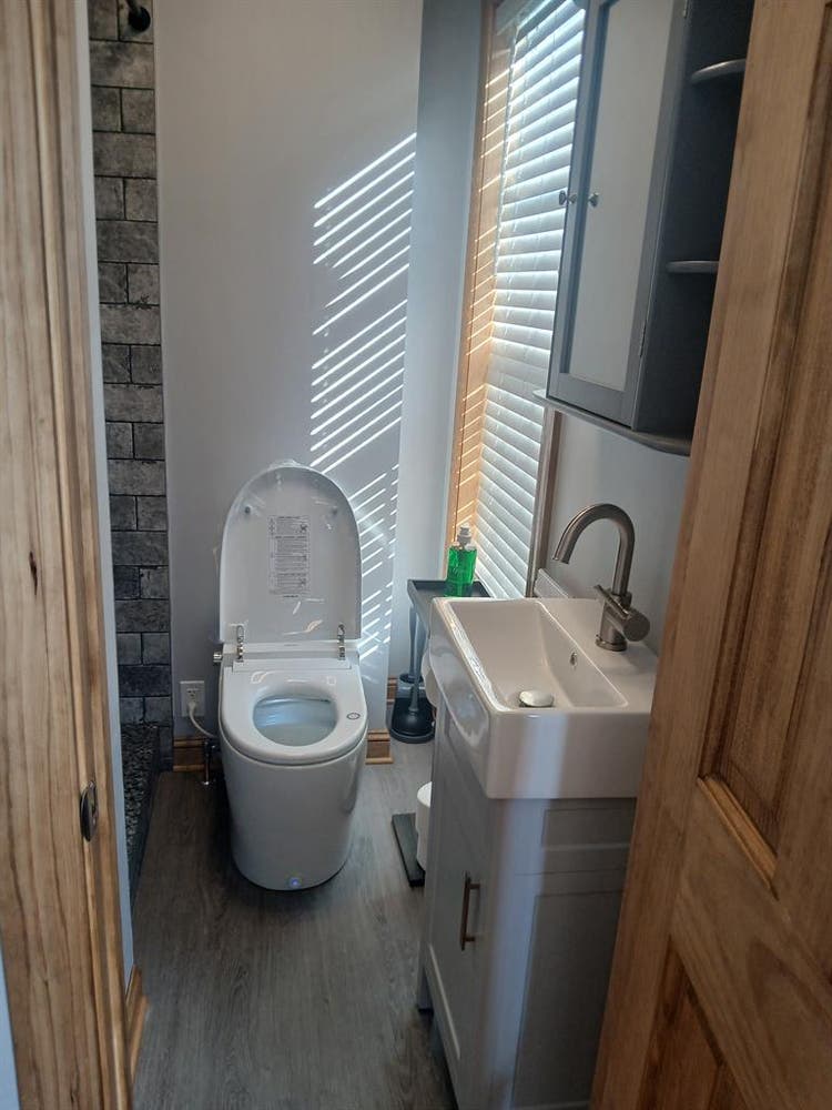 Room For Rent - PRIVATE BATHROOM !