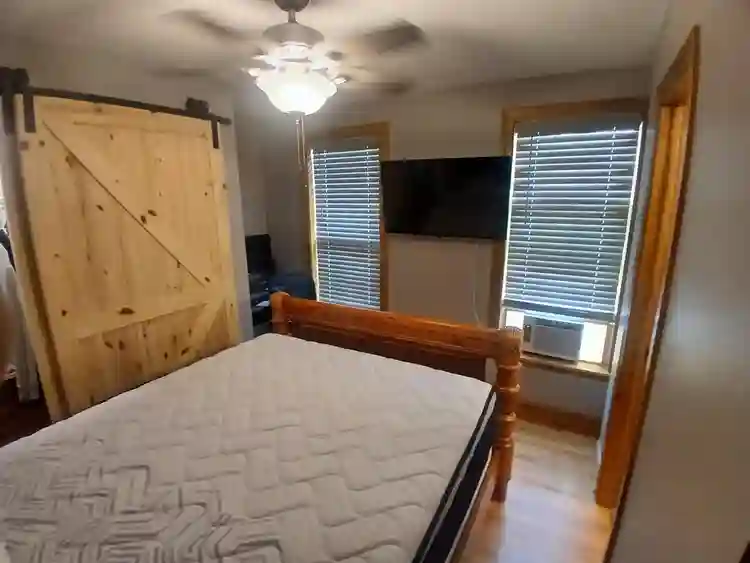 Room For Rent - PRIVATE BATHROOM!