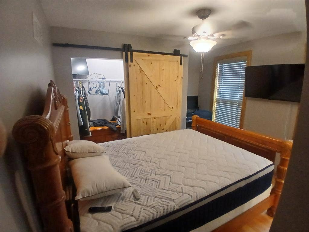 Room For Rent - PRIVATE BATHROOM!