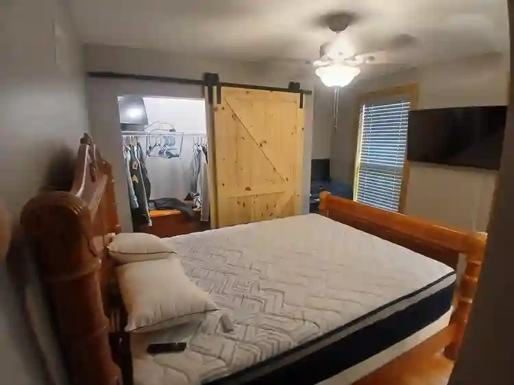 Room For Rent - PRIVATE BATHROOM!