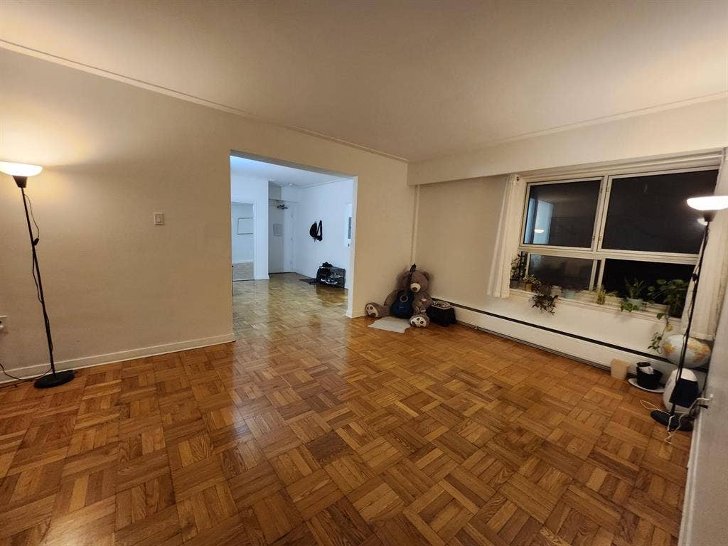 Sublet 1 room available NOW-Female