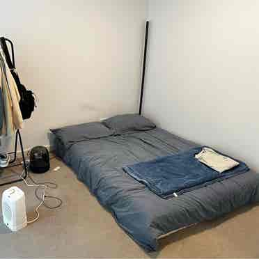 Spacious Room in Kew