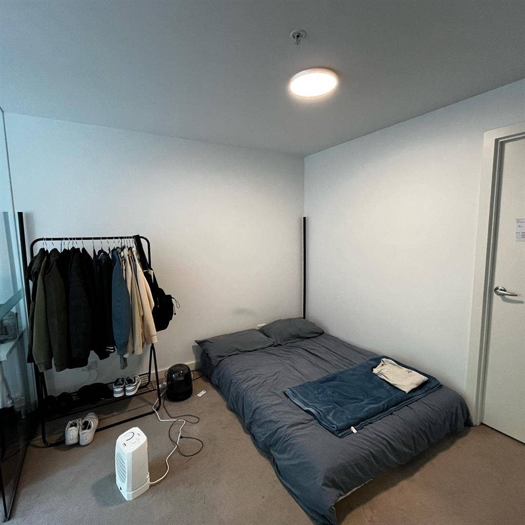 Spacious Room in Kew