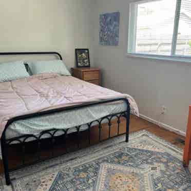 Short-term furnished room