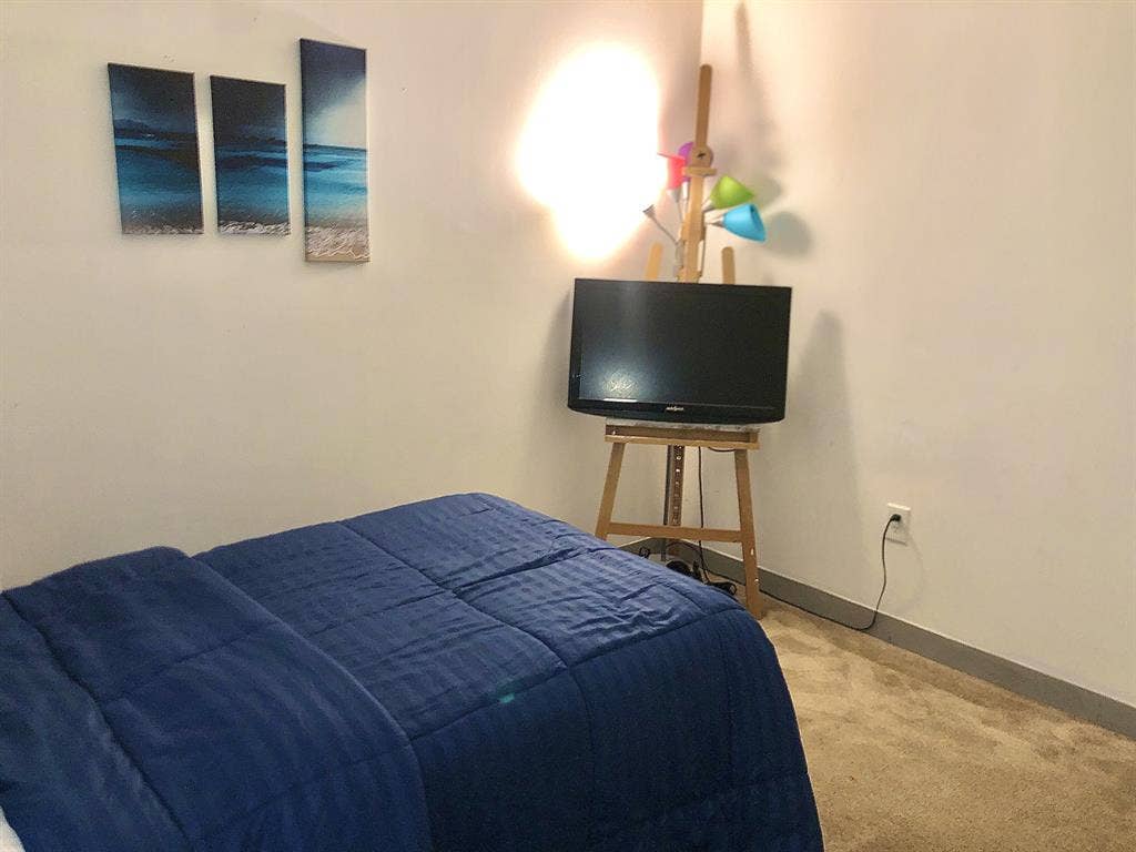 Move in ready bedroom for RENT asap