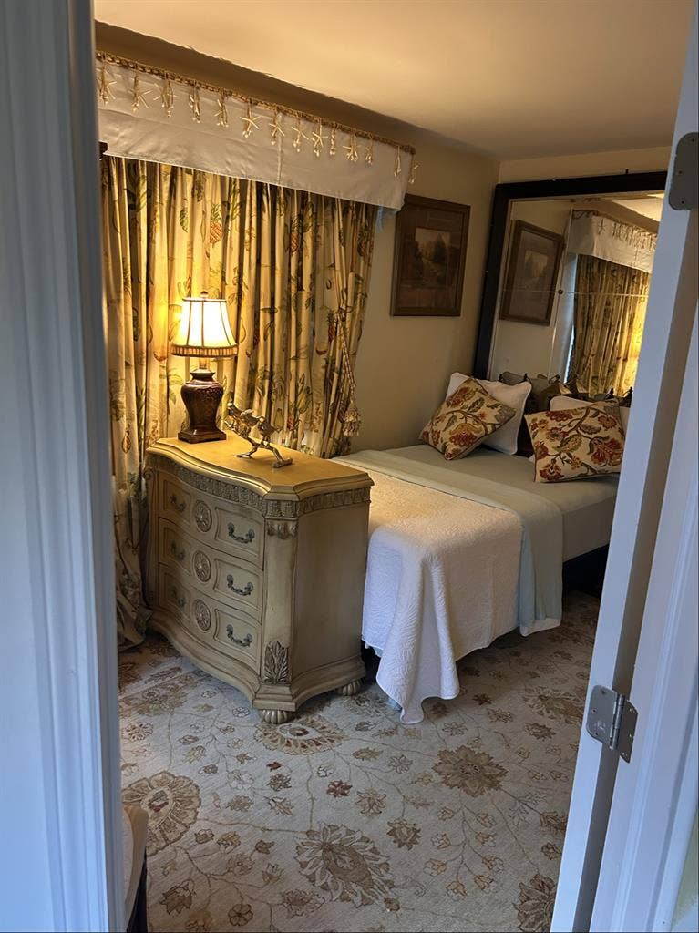 Beautiful, quite neighborly area.