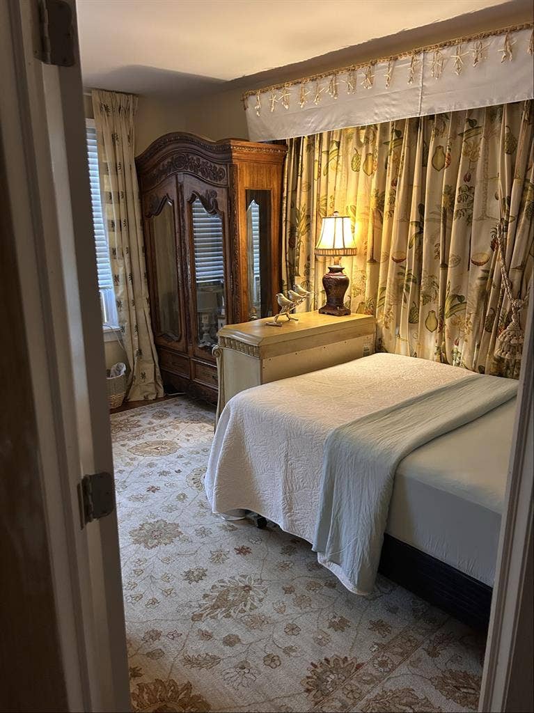 Beautiful, quite neighborly area.