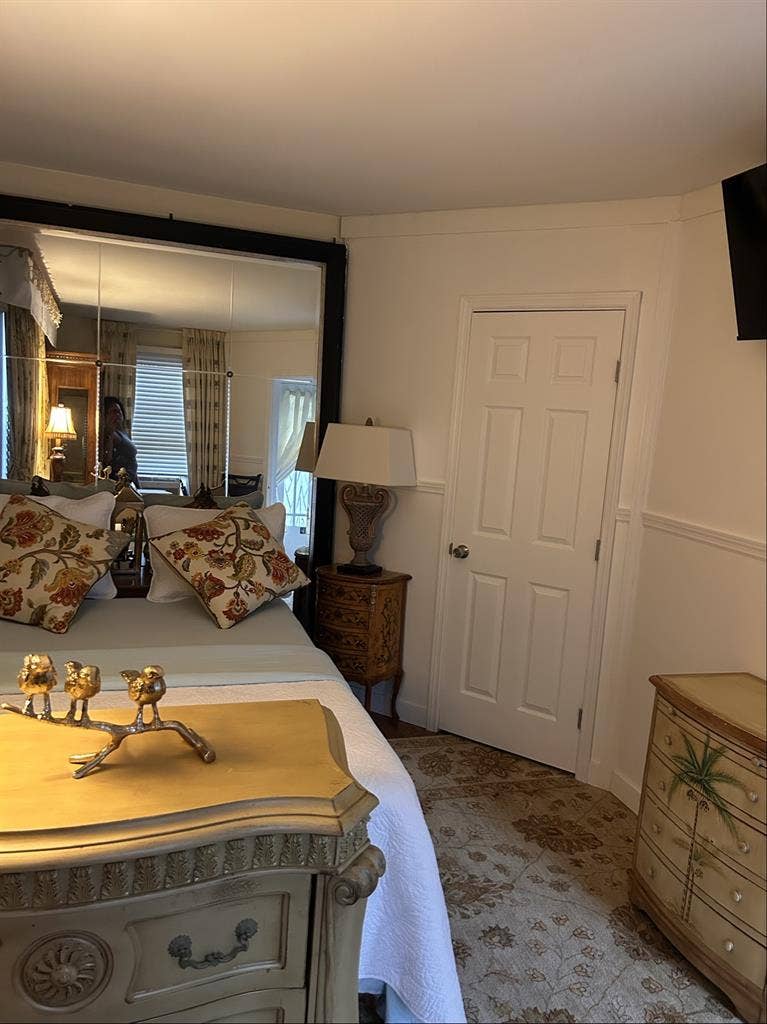 Beautiful, quite neighborly area.