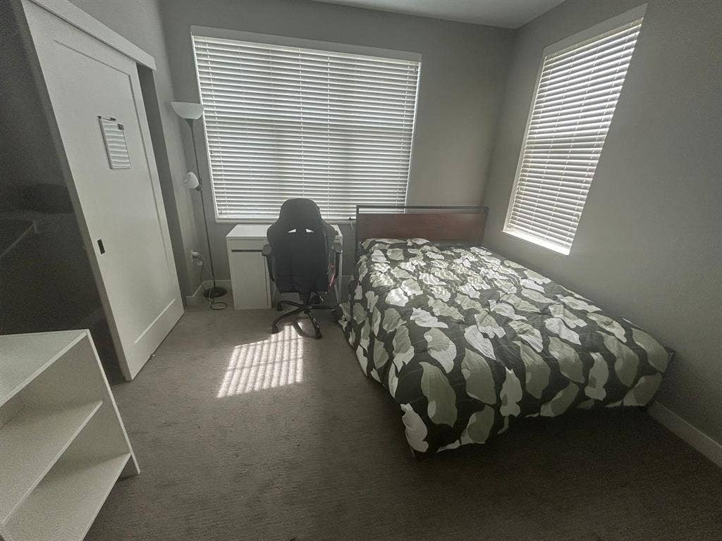 Room for rent - Males preferred