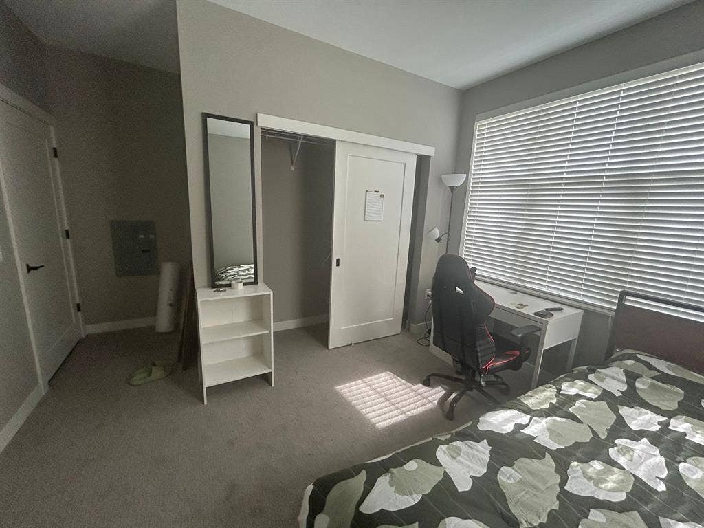 Room for rent - Males preferred