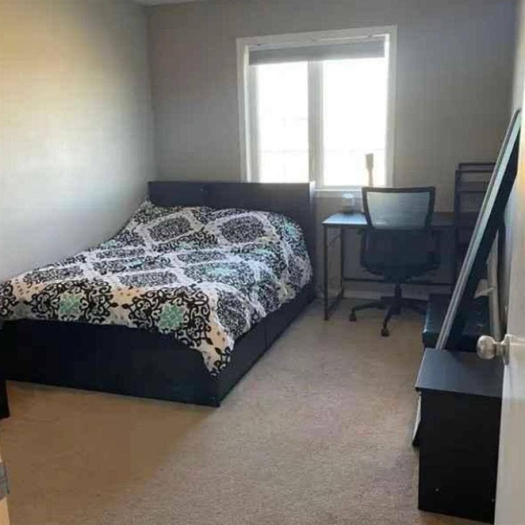 ROOMMATE NEEDED - AVAILABLE DEC 1st