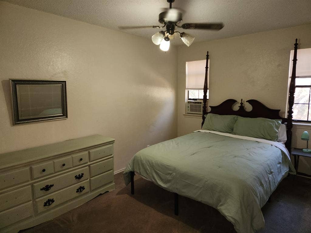 Upstairs room in southwest Austin