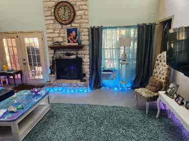 Upstairs room in southwest Austin