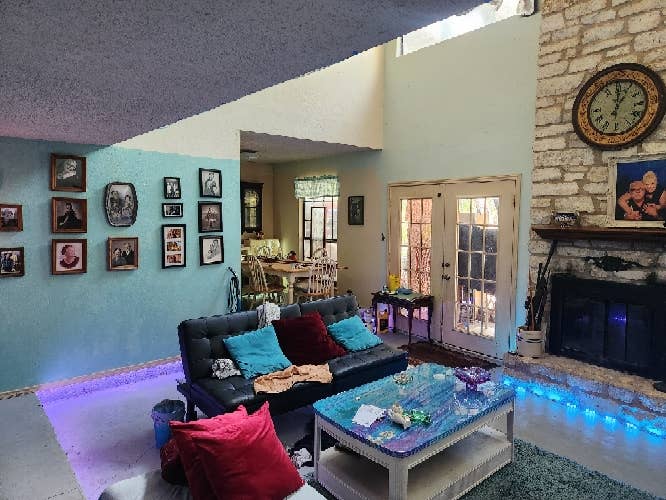 Upstairs room in southwest Austin