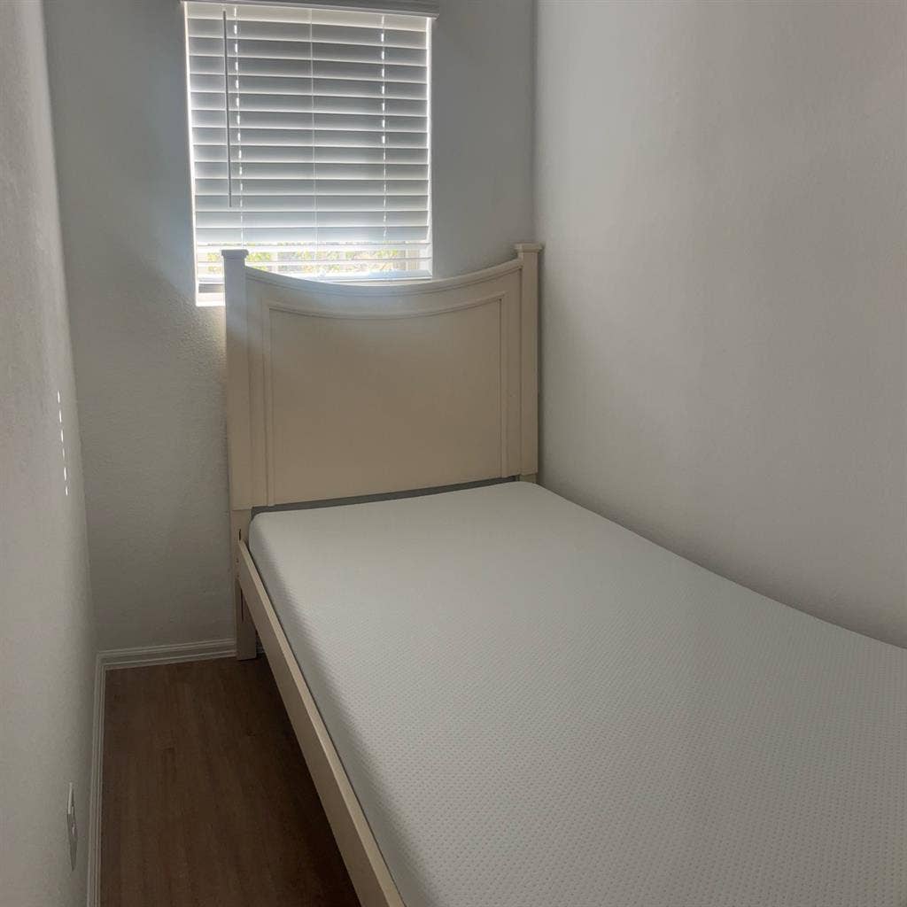 Friendly Mini-Room For Rent