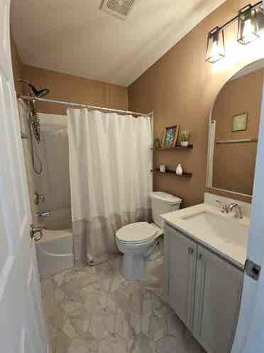 Bright room for rent w/ shared bath