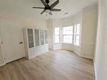 Bright sunny bedroom w/shared bath