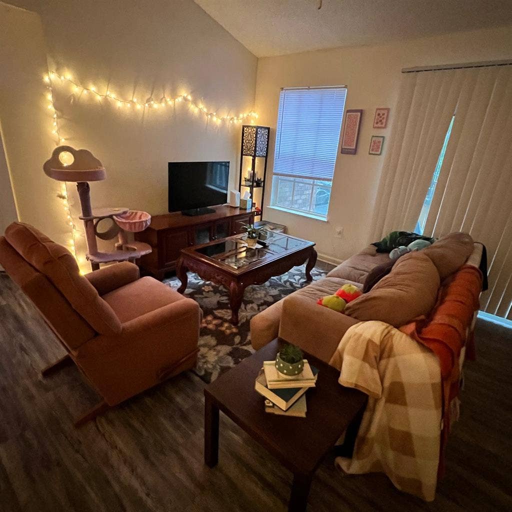 LOOKING FOR ROOMMATES! PET FRIENDLY