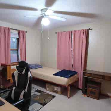 Furnished professional house share