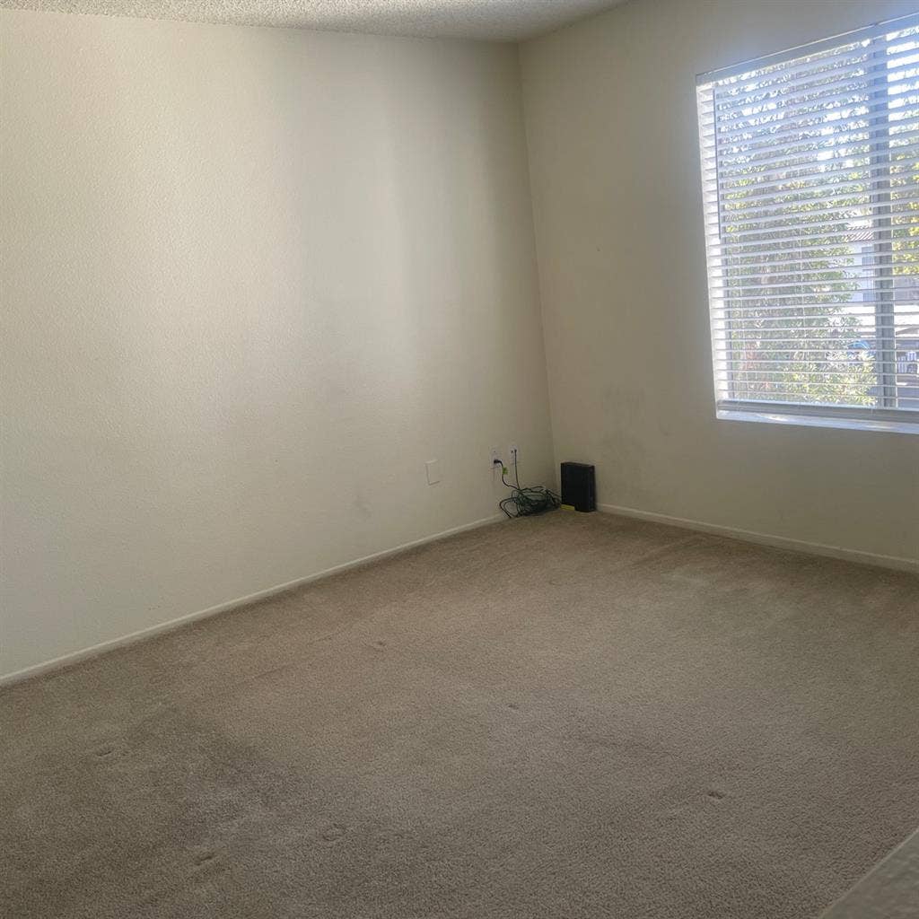 Master Bedroom for Rent near CSUSM