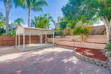 Room
 For Rent In Spacious House