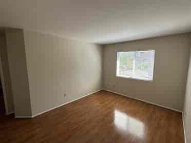 Rooms For Rent In Spacious House