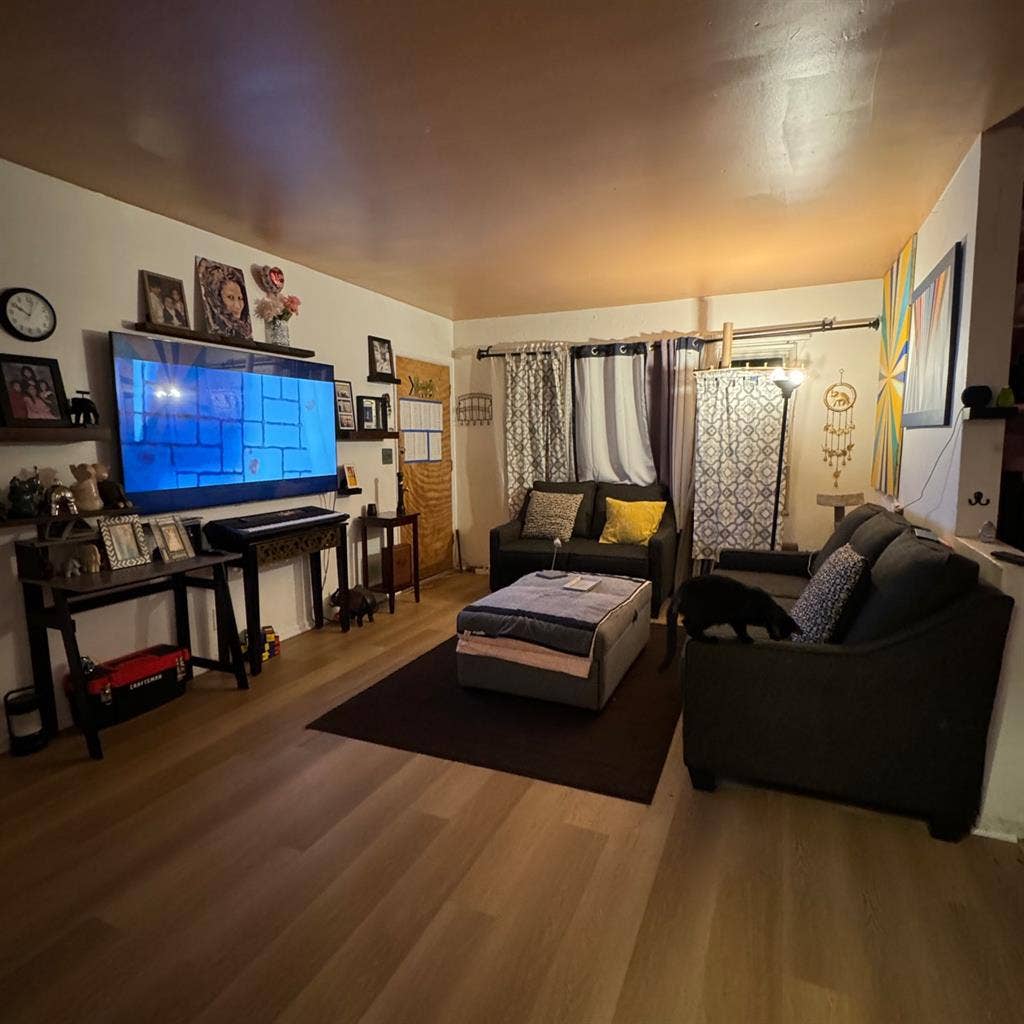 Private bedroom for rent in West LA