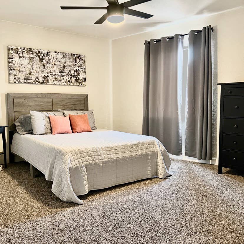 Central PHX Fully furnished room