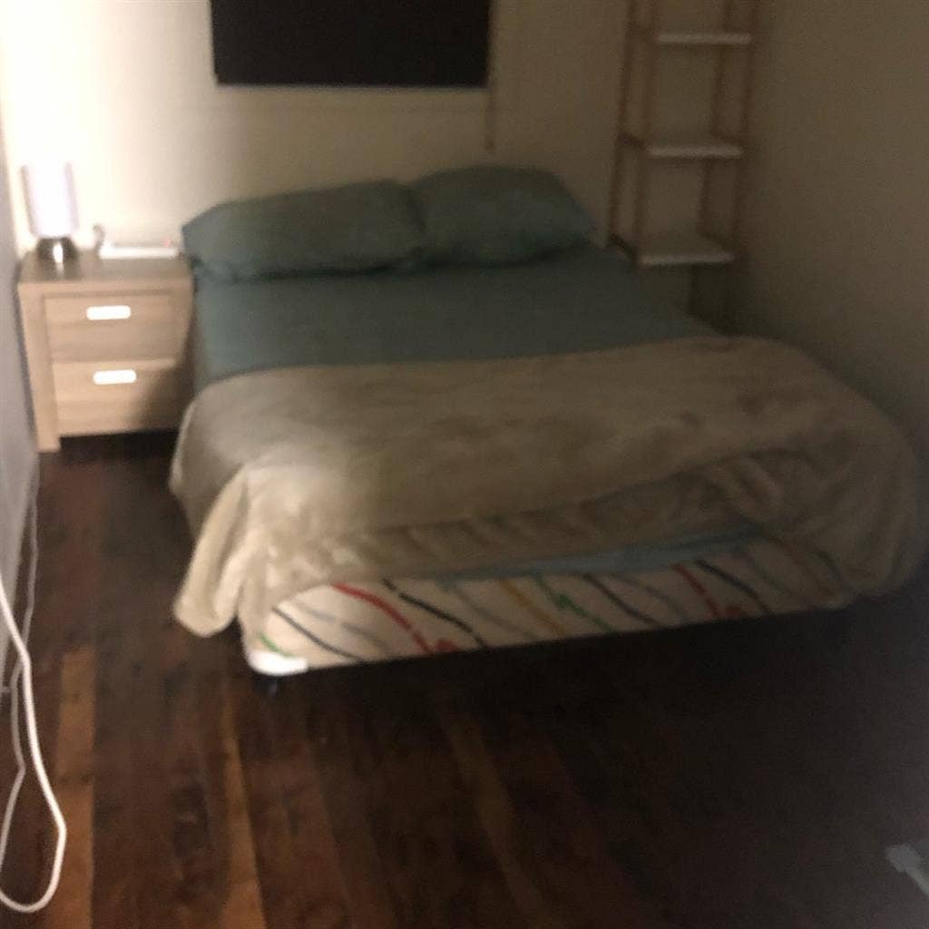 Room for rent north mackay.