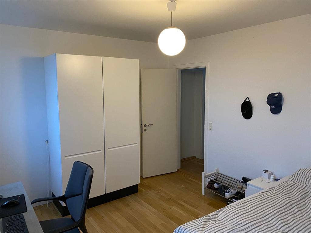 Clean Room for rent in Boston