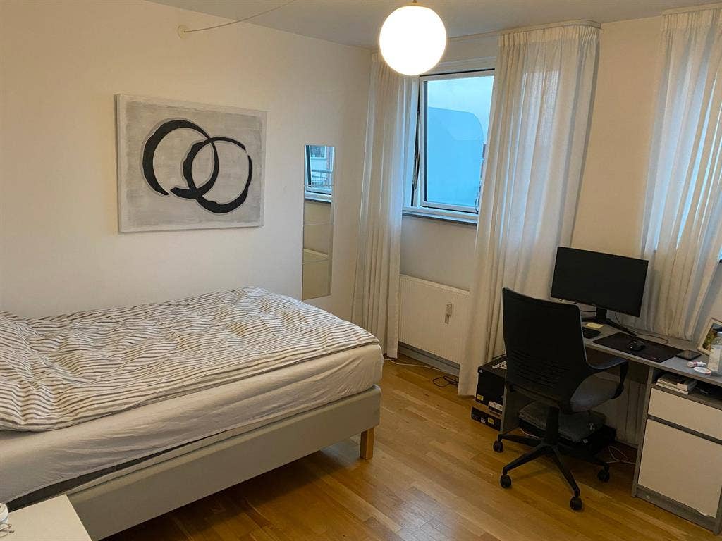 Clean Room for rent in Boston