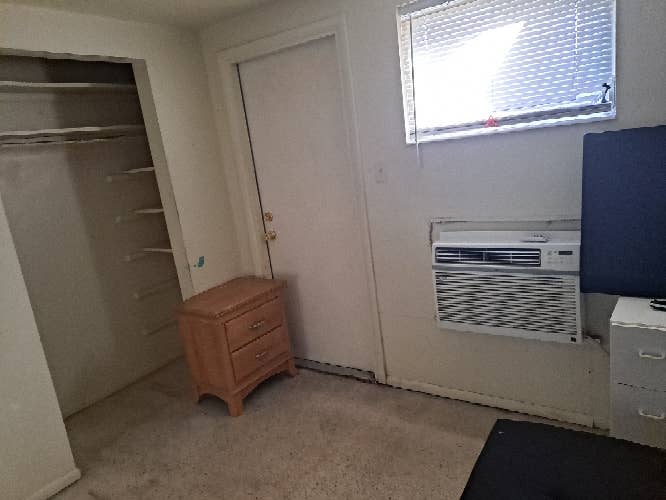 DOWNTOWN ROOM AVAILABLE FOR RENT